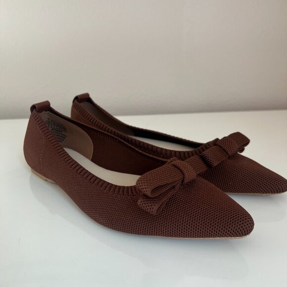 Tahari Athens Pointed Toe Bow Accent Flat Shoes - Brown - Size 6 - Picture 3 of 8